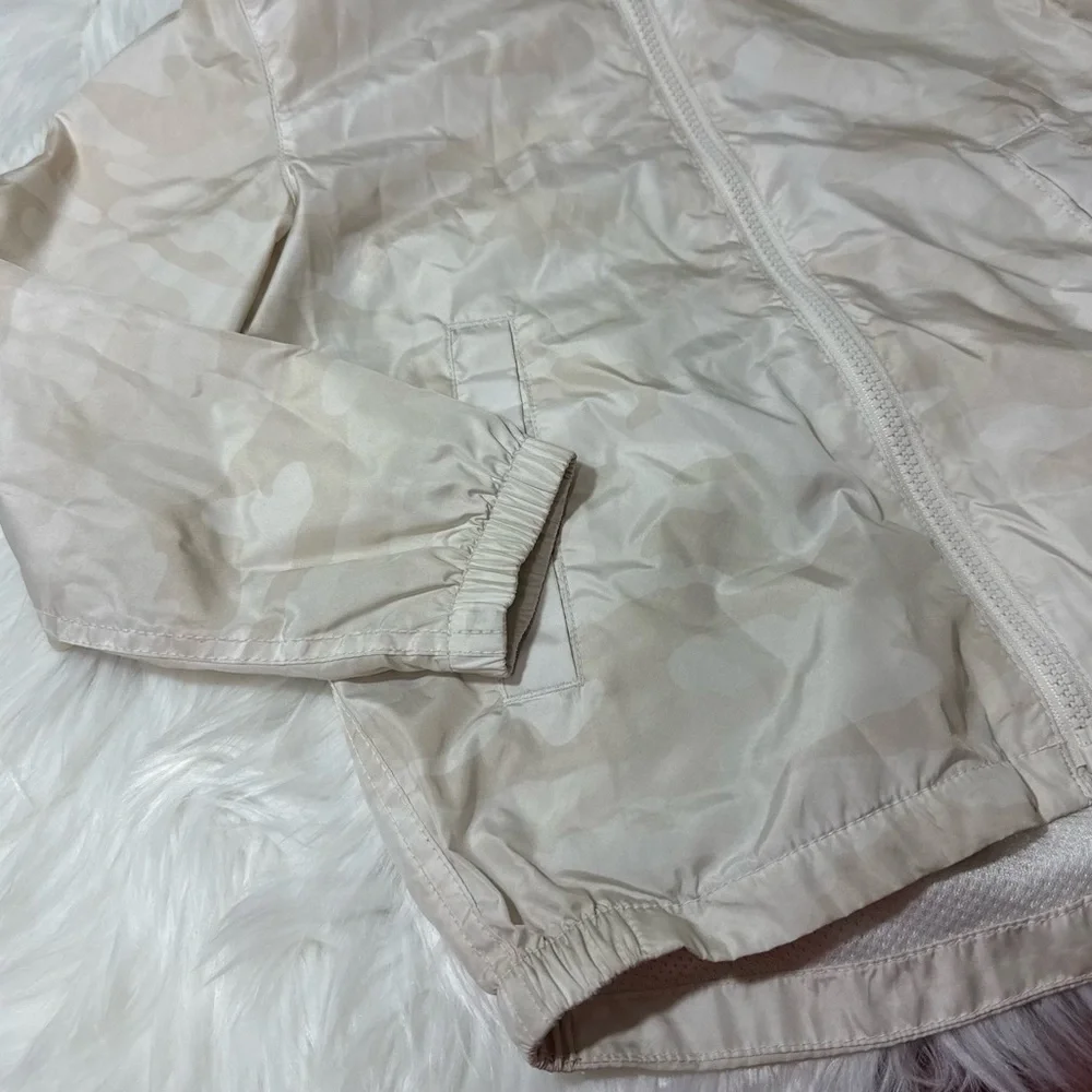 GAP Kids Lightweight Hooded Jacket – Size Small (6–7)